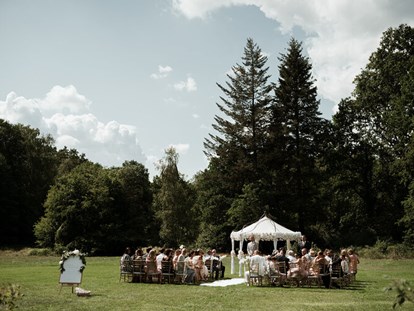 Hochzeit - Art der Location: Waldhochzeit - Freie Trauung in unserem Schlosspark. - Schloss Stülpe