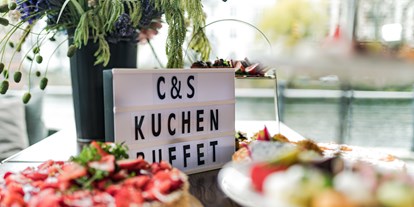 Hochzeit - Umgebung: am Fluss - Berlin-Stadt Kreuzberg - Kuchen Buffett - CARL & SOPHIE Spree Restaurant
