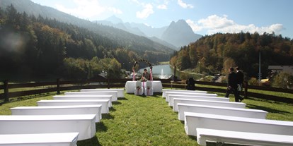 Hochzeit - Art der Location: Restaurant - Seefeld in Tirol - Trauung unter freiem Himmel auf der Bergwiese in Garmisch-Partenkirchen - Riessersee Hotel Garmisch-Partenkirchen