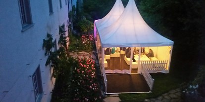Hochzeit - Frühlingshochzeit - Graubünden - Schlossgarten, es können auch Zelte gestellt werden - Event Schloss Reichenau