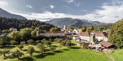 Hochzeit - barrierefreie Location - Graubünden - Das Schloss Reichenau mit wunderbarer Grünanlage - Event Schloss Reichenau