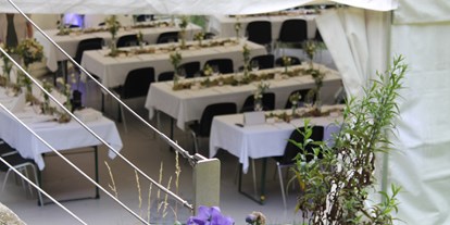 Hochzeit - Art der Location: Zeltverleih - Das Festzelt mit Rund-um-Blick bis zu 80 Gästen. - Chrattegrabe Emmental