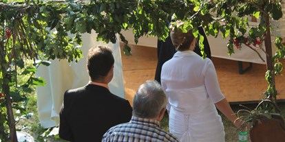 Hochzeit - Art der Location: privates Anwesen - Aeschau - Es wird zu Tisch gebeten. - Chrattegrabe Emmental