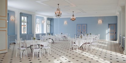 Hochzeit - Hochzeits-Stil: Modern - Brandenburg - Festsaal im Gutshaus  - Gut Sarnow - Hotel, Restaurant und Reitanlage