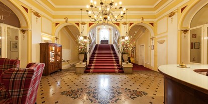 Hochzeit - Herbsthochzeit - Reichenau an der Rax - Foyer/ Eingangsbereich (perfekt für ihr Hochzeitsfoto) - Hotel Marienhof