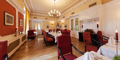 Hochzeit - Herbsthochzeit - Wiener Alpen - Der Rote Salon - Hotel Marienhof