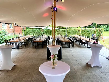 Hochzeit - Umgebung: im Park - Herrenhaus Stockelsdorf