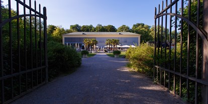 Hochzeit - barrierefreie Location - Moosinning - Das Palmenhaus vom Schloss Nympfenburg bei München. - Schlosscafe im Palmenhaus