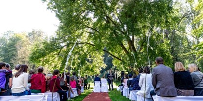 Hochzeit - Hochzeits-Stil: Boho - Aichach (Landkreis Aichach-Friedberg) - Freie Trauung im idyllischen Schlosspark - Schloss Blumenthal