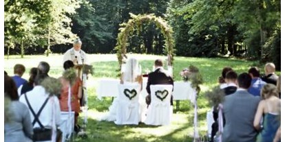 Hochzeit - Art der Location: im Freien - Aichach (Landkreis Aichach-Friedberg) - Freie Trauung im idyllischen Schlosspark - Schloss Blumenthal