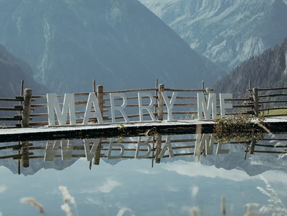 Hochzeit - Art der Location: im Freien - Die Grasbergalm bietet einen kleinen Bergsee für unvergessliche Hochzeiten. - Grasberg Alm