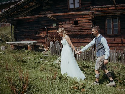 Hochzeit - Art der Location: Bauernhof/Landhaus - Österreich - Die Grasbergalm bietet zahlreiche Hotspot für unvergessliche Hochzeitsfotos. - Grasberg Alm