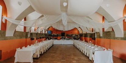 Hochzeit - Art der Location: ausgefallene Location - Der große Festsaal des Schloss Kornberg bietet Platz für 180 Hochzeitsgäste. - Schlosswirt Kornberg