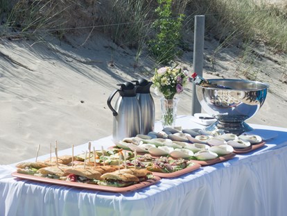 Hochzeit - Preisniveau: hochpreisig - Ostseeküste - Picknick am Strand - Vju Hotel Rügen