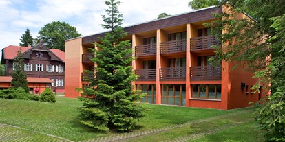 Hochzeit - Preisniveau: exklusiv - Seenplatte - Gästehaus mit dem Hotelzimmer - auf der Waldseite funktioniert das Babyphone bis in den Saal - Jagdschloss Waldsee