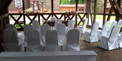 Hochzeit - Hochzeits-Stil: Vintage - Mittenwalde (Landkreis Uckermark) - Trauung unter dem Backhaus - Jagdschloss Waldsee