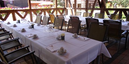 Hochzeit - Art der Location: Restaurant - Mecklenburg-Vorpommern - Kaffeetafel unter dem Backhaus - Jagdschloss Waldsee