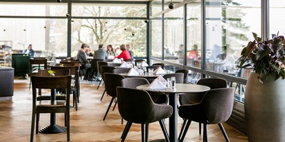 Hochzeit - Umgebung: im Park - Oberösterreich - Café Bar  - ARCOTEL Nike Linz
