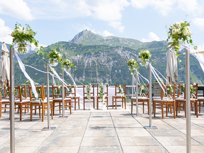 Hochzeit - nächstes Hotel - Freie oder standesamtliche Trauung auf unserer Terrasse mit atemberaubenden Bergblick - Hotel Goldener Berg & Alter Goldener Berg