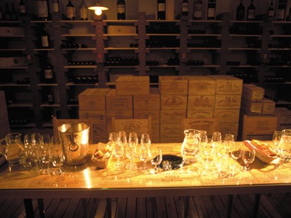 Hochzeit - Art der Location: im Freien - Unser Weinkeller - mehr als 1200 verschiedenen Weine im stimmungsvollen Ambiente - Hotel Goldener Berg & Alter Goldener Berg