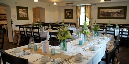 Hochzeit - Art der Location: Hotel - Platz für bis zu 80 Personen im gemütlichen Restaurant - Naturhotel Schloss Kassegg
