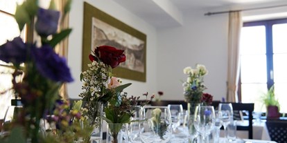 Hochzeit - Hochzeits-Stil: Traditionell - Alpenregion Nationalpark Gesäuse - Tischdekoration nach Ihren Geschmack und wünschen - Naturhotel Schloss Kassegg
