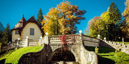 Hochzeit - Art der Location: Waldhochzeit - Schlosterrasse für standesamtliche Trauung oder Agape - Naturhotel Schloss Kassegg