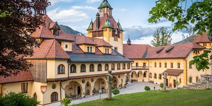 Hochzeit - Art der Location: Hotel - Das ehemalige Jagdschloss wurde aufwendig und liebevoll renoviert.  - Naturhotel Schloss Kassegg