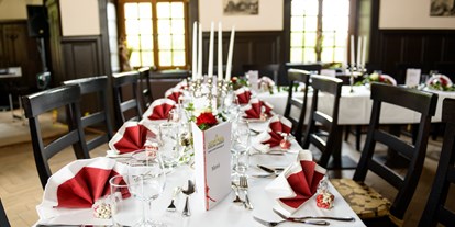 Hochzeit - Trauung im Freien - Spital am Pyhrn - Liebevoll dekorierte Tische und kulinarische Köstlichkeiten schaffen den gebührenden Rahmen für Ihre Feier. 
 - Naturhotel Schloss Kassegg