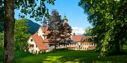 Hochzeit - Art der Location: Waldhochzeit - Wunderschöner Schlosspark - Naturhotel Schloss Kassegg