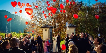 Hochzeit - Art der Location: Waldhochzeit - Feiern im romantischen Schlosspark - Naturhotel Schloss Kassegg