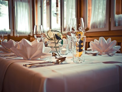 Hochzeit - Hochzeitsessen: Catering - Munderfing - Ein festlich gedeckter Tisch wertet Ihre Feier auf - Panoramagasthof DaxLueg