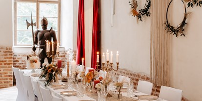 Hochzeit - Herbsthochzeit - Die Brauttafel im Festsaal. - Innviertler Versailles