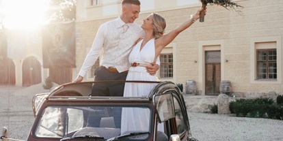 Hochzeit - Ladestation für Elektroautos - Oberösterreich - Das Schloss bietet tolle Fotooptionen in und um das Gelände. - Innviertler Versailles