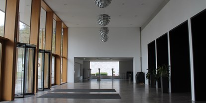 Hochzeit - barrierefreie Location - Herrenberg - Strudelbachhalle von innen - Foyer / Haupteingang - Strudelbachhalle