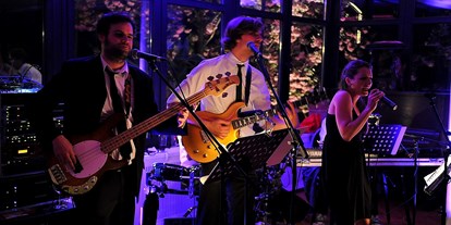 Hochzeit - Parkplatz: kostenlos - Irschenberg - Live Band am Abend - ViCulinaris im Kolbergarten