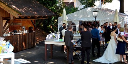 Hochzeit - Parkplatz: Busparkplatz - Oberbayern - Empfang im Garten - ViCulinaris im Kolbergarten