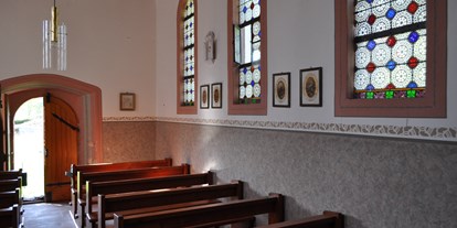 Hochzeit - Hochzeits-Stil: Modern - Hausach - Die Kapelle besitzt auch eine Glocke die bei Bedarf geläutet werden kann. - Martinskapelle auf dem Martinshof