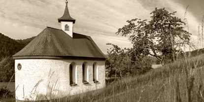 Hochzeit - Umgebung: in den Bergen - Furtwangen im Schwarzwald - Martinskapelle auf dem Martinshof