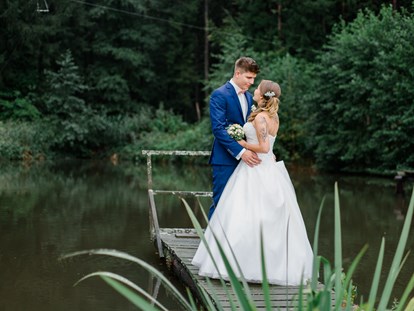 Hochzeit - Umgebung: in Weingärten - Fotolocation am idyllischen Teich - Jöbstl Stammhaus 