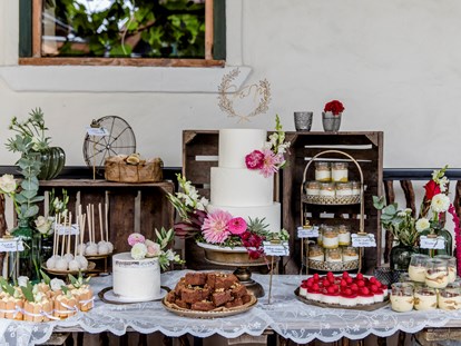 Hochzeit - Hochzeits-Stil: Modern - Candybar im Innenhof - Jöbstl Stammhaus 