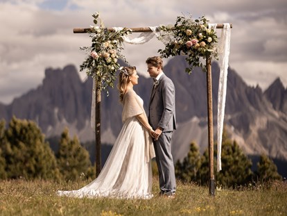 Hochzeit - Umgebung: in den Bergen - Südtirol - Freie Trauung

Weddinplanner: lisa.oberrauch.weddings

Blumenschmuck: Floreale.it - Restaurant La Finestra Plose