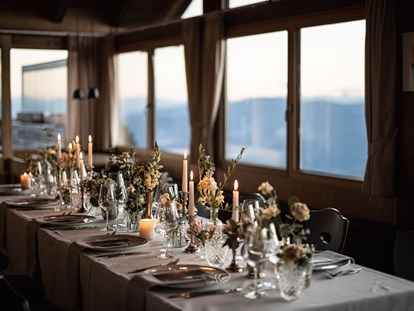 Hochzeit - Geeignet für: Hochzeit - Trentino-Südtirol - Tischdekovorschlag, unsere Partner:

Weddinplanner: lisa.oberrauch.weddings

Blumenschmuck: Floreale.it - Restaurant La Finestra Plose