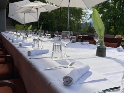 Hochzeit - Preisniveau: hochpreisig - Hochzeit im Garten mit Seeblick - Hotel Parks Velden