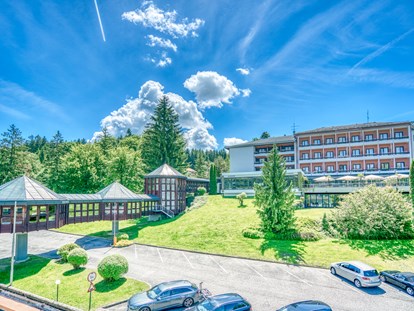 Hochzeit - Umgebung: mit Seeblick - Kärnten - Außenansicht Hotel Parks - Hotel Parks Velden