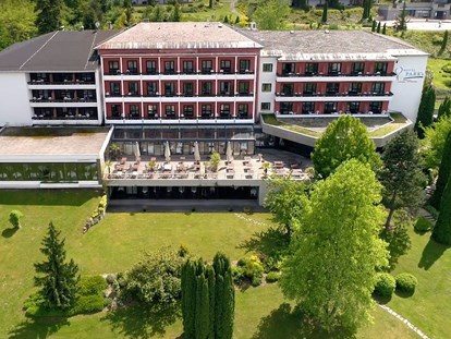 Hochzeit - Preisniveau: moderat - Österreich - Außenansicht Hotel Parks - Hotel Parks Velden