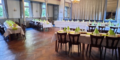 Hochzeit - Hochzeitsessen: mehrgängiges Hochzeitsmenü - Buchholz (Kreis Dithmarschen) - Saal mit Tafebestuhlung  - Dithmarscher Hof