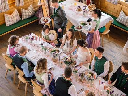 Hochzeit - wolidays (wedding+holiday) - Traunkirchen - Eine Hochzeit ist ein Fest mit Freunden - den idealen Rahmen bietet der Zloam Wirt im Narzissendorf Zloam. - Narzissendorf Zloam