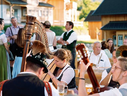Hochzeit - Hunde erlaubt - Ebensee - Musik gehört bei einer Hochzeit im Narzissendorf Zloam einfach dazu. - Narzissendorf Zloam