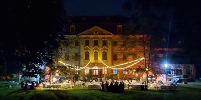 Hochzeit - Art der Location: Schloss - Brandis - Schlosspark am Abend - Schloss Brandis